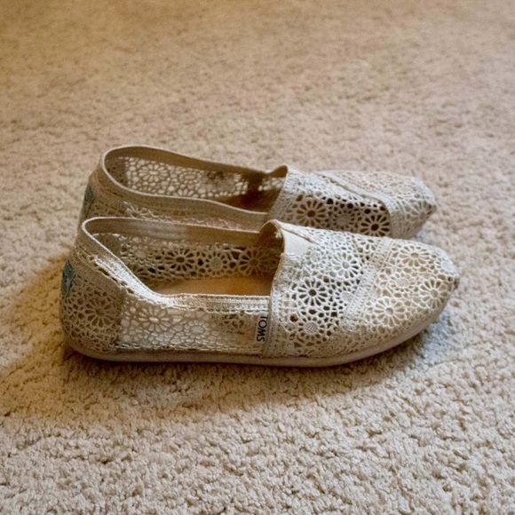 toms natural moroccan crochet